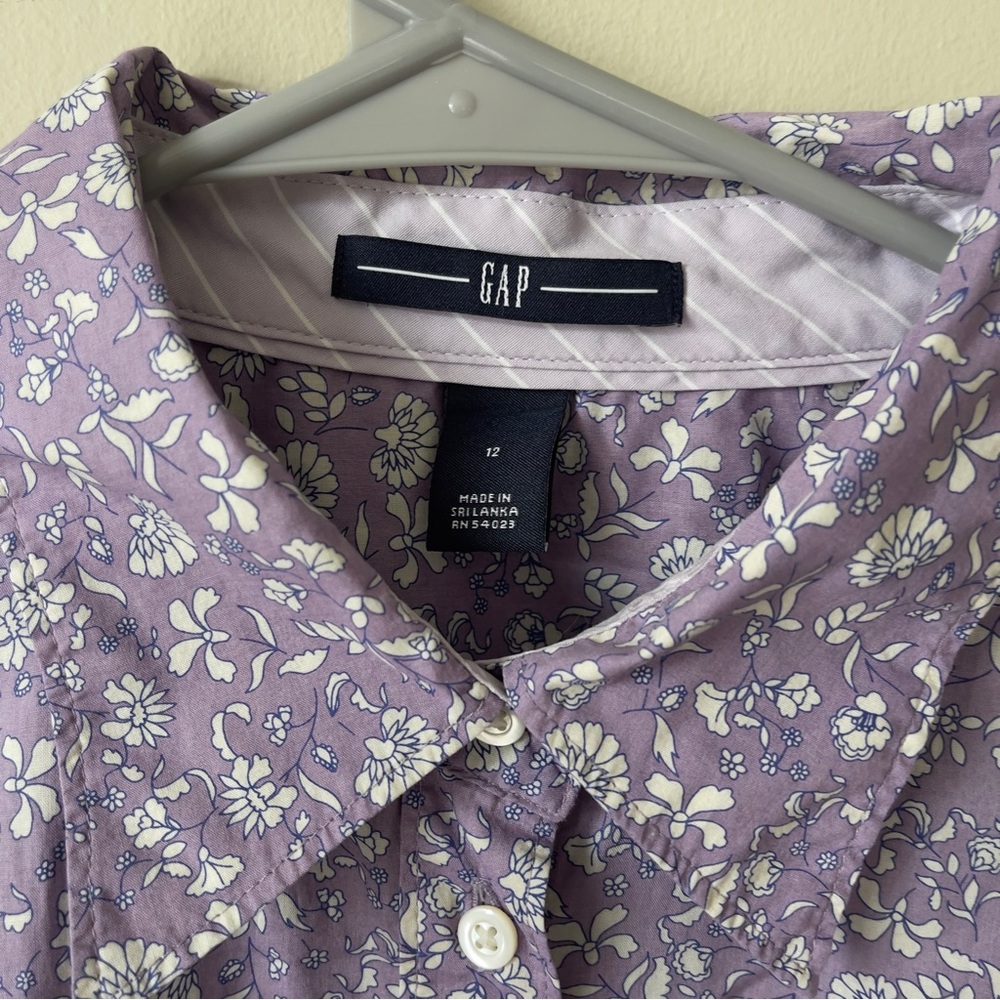 Gap Long Sleeve White and Purple Flower Print Dress Shirt Size 12 EUC - Picture 8 of 8